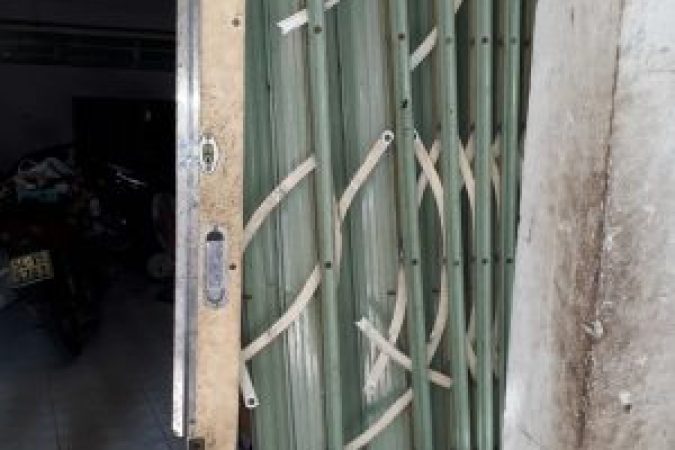 Thợ sửa cửa kéo tại nhà tận tâm, nhiệt tình