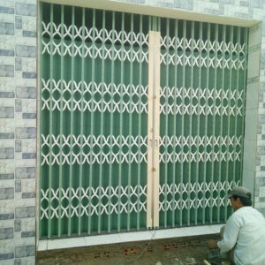 Chọn mua cửa sắt kéo bao nhiêu tiền là tốt nhất?