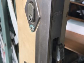 Ổ khóa cửa sắt kéo