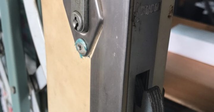 Ổ khóa cửa sắt kéo