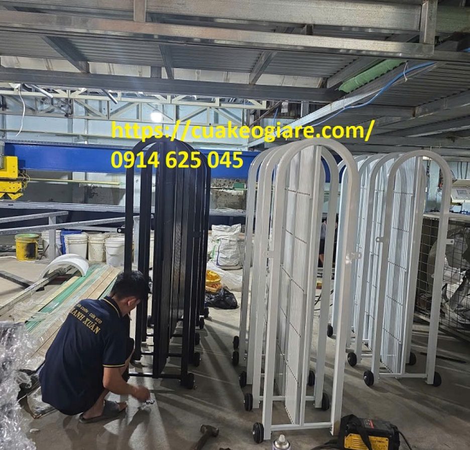 Hàng rào kéo xếp gọn có bánh xe 