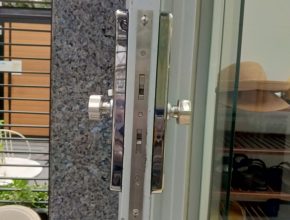 Lắp cửa kéo khóa vân tay